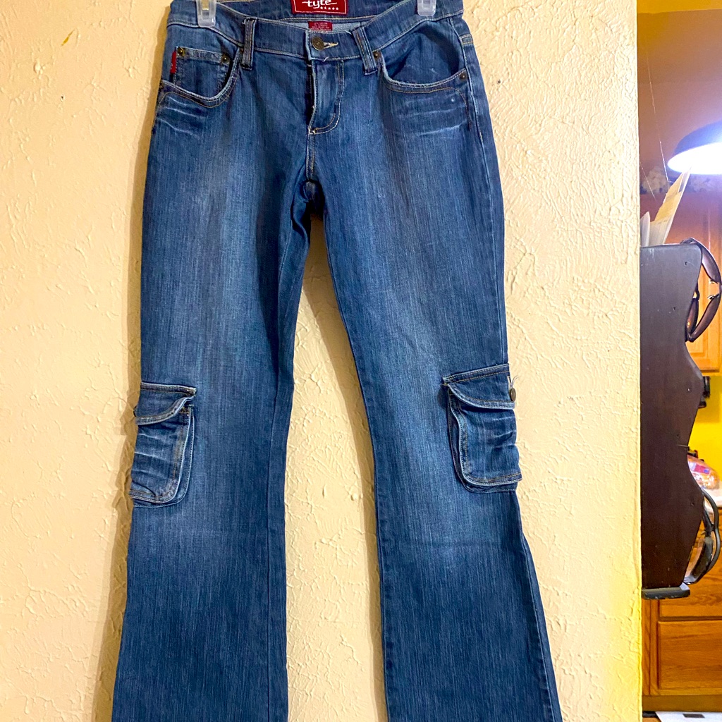 Tyte Cargo Flare Jeans. Size 7. Medium Wash